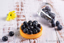 Load image into Gallery viewer, Blueberry tartlet with fresh blueberries and vanilla cream
