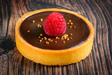 Load image into Gallery viewer, Tartlet with dark chocolate and fresh raspberry
