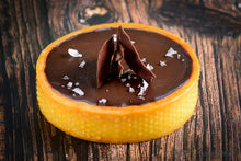 Load image into Gallery viewer, tartlet with chocolate and salted caramel, and chocolate flakes
